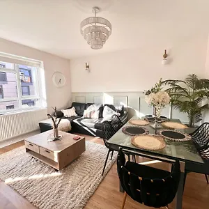 Apartamento 3 Minutes To Tower Of Trendy Shoreditch Recently Refurbished 3 Bedrooms Sleeps 8