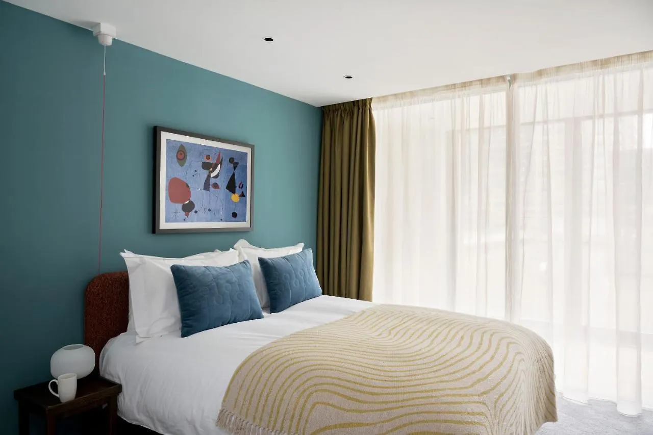 Cove Landmark Pinnacle London Hotel