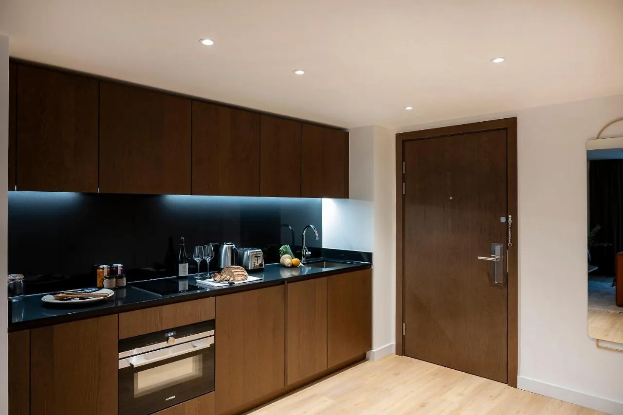 Cove Landmark Pinnacle London 4*,  United Kingdom