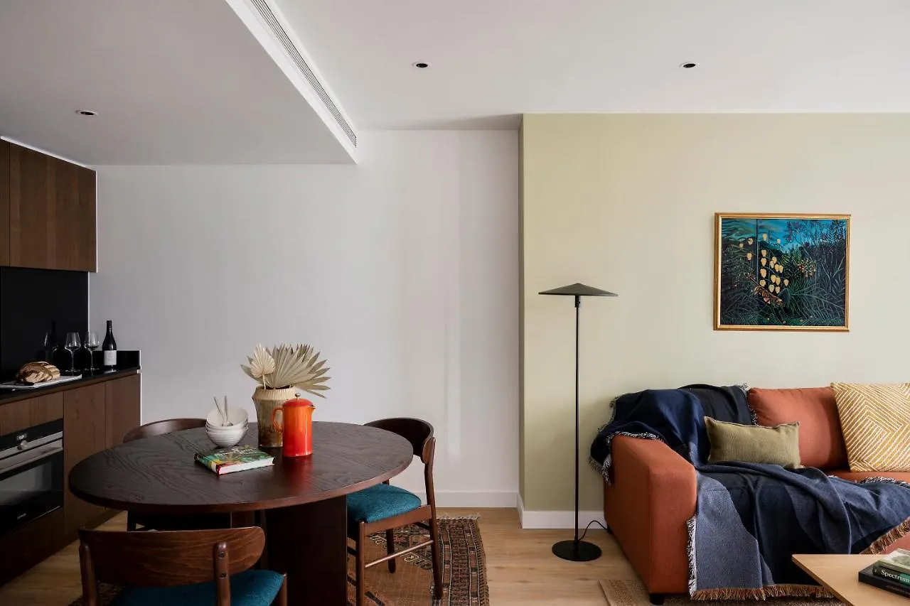 Cove Landmark Pinnacle London 4*,