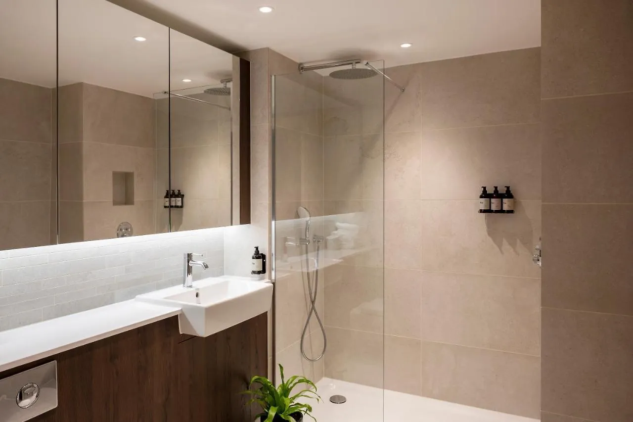 Cove Landmark Pinnacle London 4*,